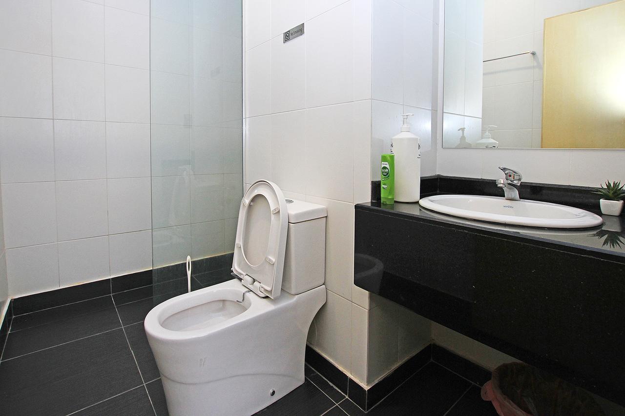Bernard Holiday Home @ Imperial Suites 쿠칭 외부 사진