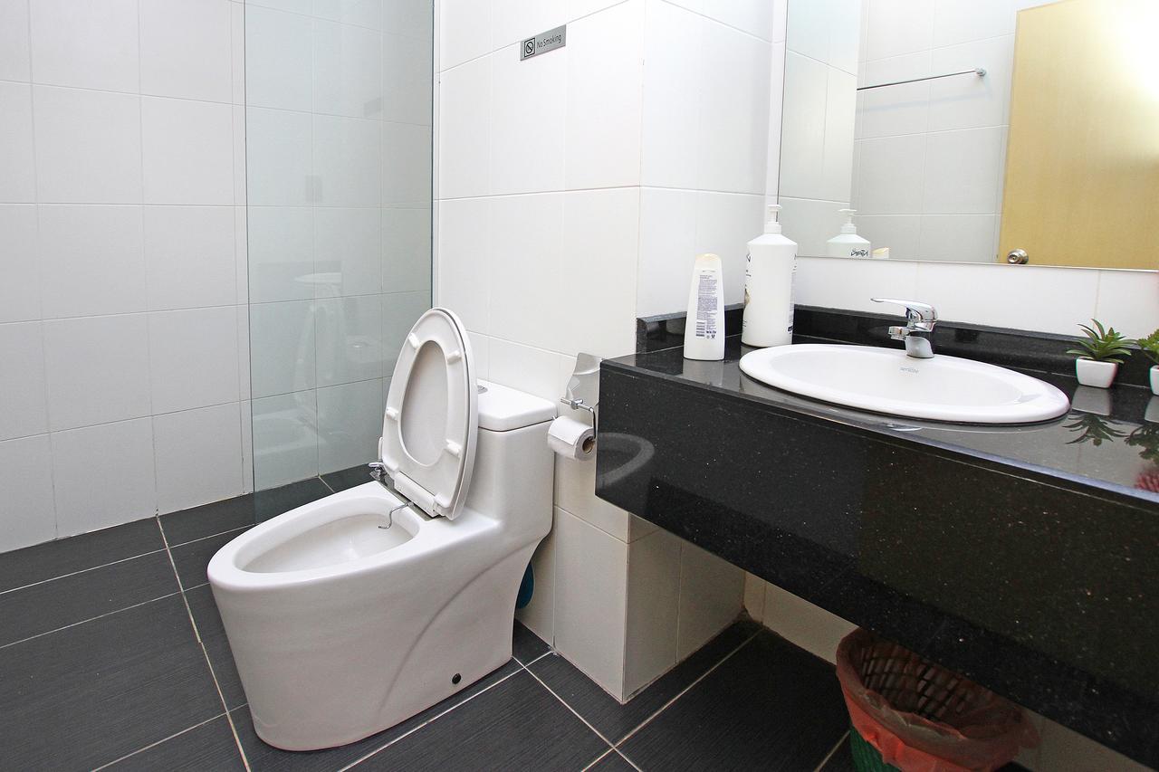 Bernard Holiday Home @ Imperial Suites 쿠칭 외부 사진