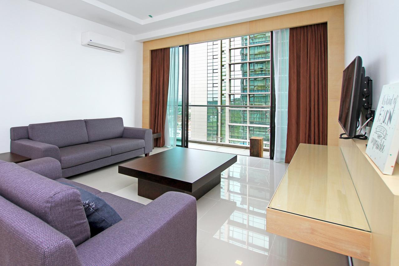 Bernard Holiday Home @ Imperial Suites 쿠칭 외부 사진